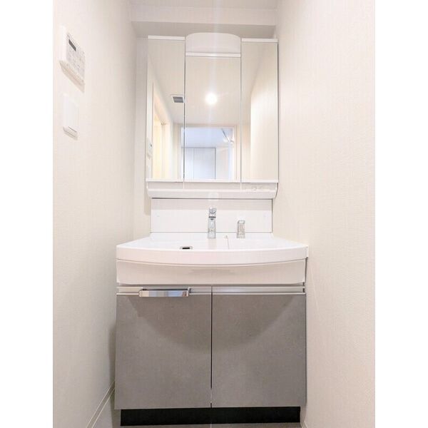 洗面設備　同シリーズの内装写真となります