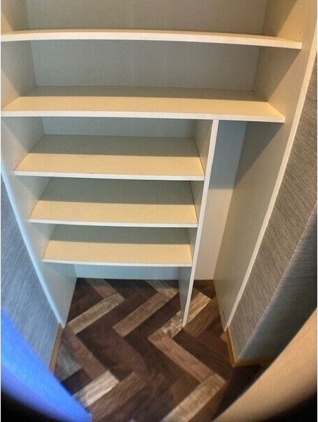 玄関　現況優先、写真は202号室のものです。