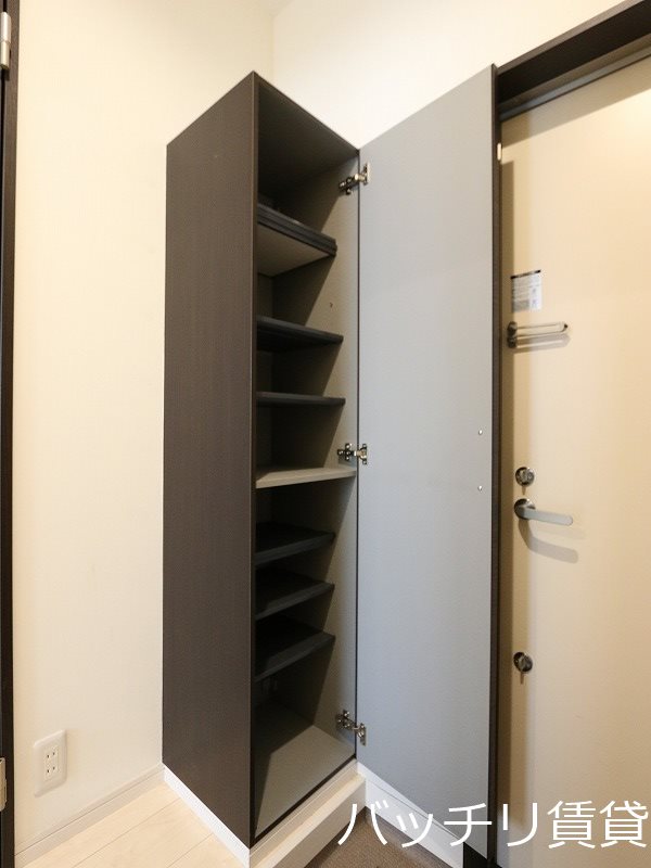 玄関　画像はイメージの為、色や間取りが若干異なりますが、現況を優先