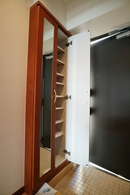 玄関　※同間取り別室参考写真