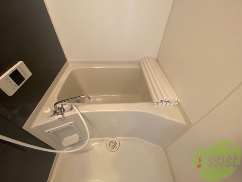 バス・シャワールーム　こちらはお風呂。一日の疲れをここで癒してください。