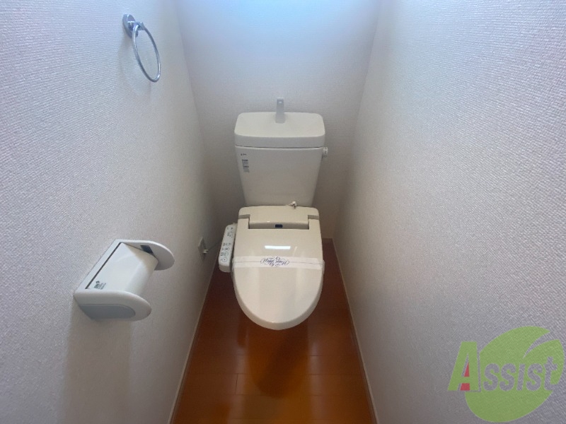 トイレ　ウォシュレット機能がついたトイレです。安心して使用できますね