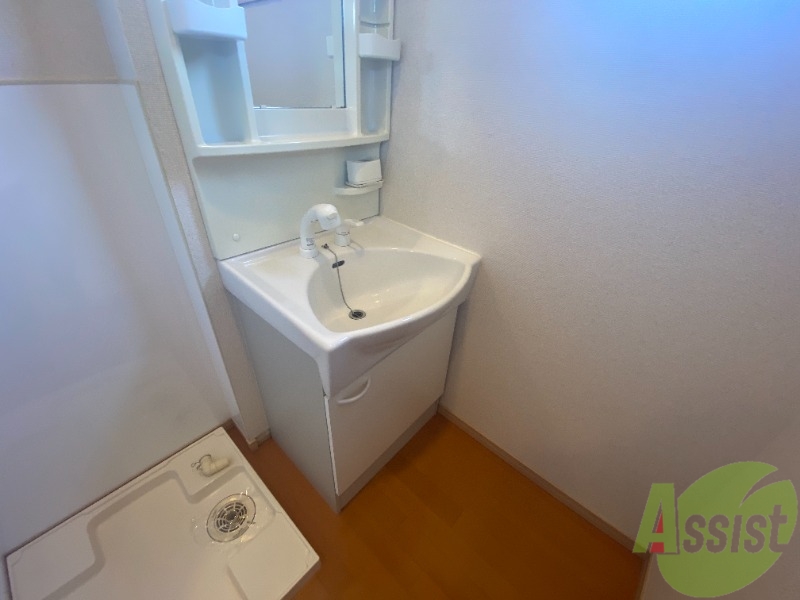 洗面設備　洗面は独立になっているので忙しい朝もばっちりですね。