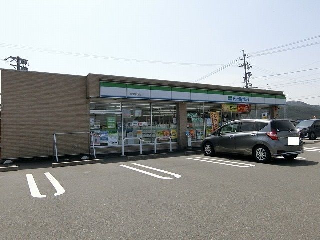 コンビニ　ファミリーマート 池田下八幡店（コンビニ）まで1300m