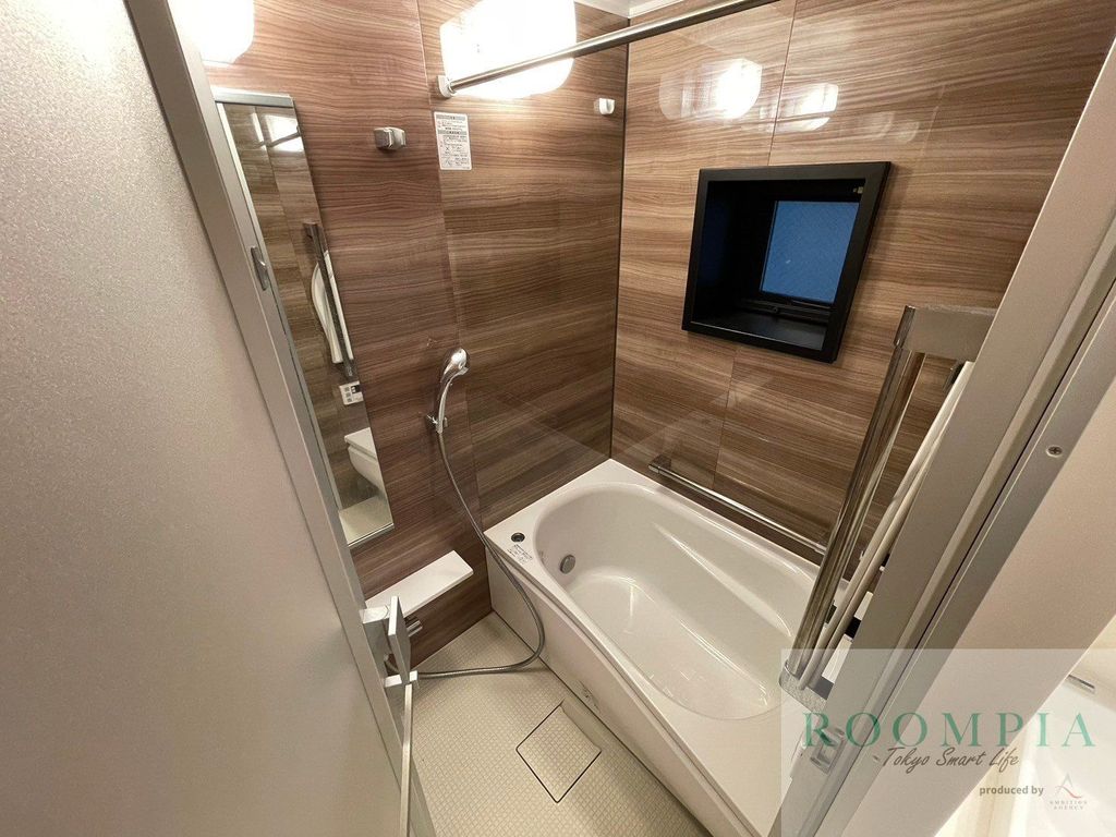 バス・シャワールーム　※同タイプの別のお部屋です。