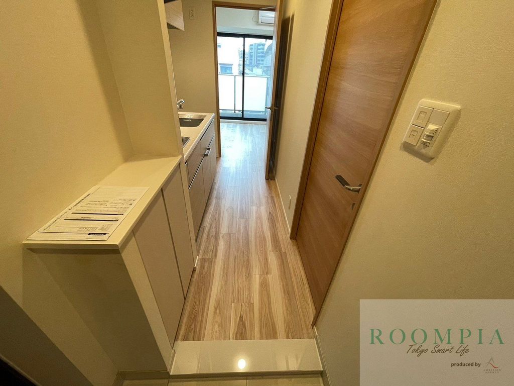 玄関　※同タイプの別のお部屋です。