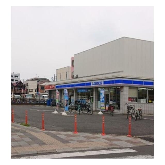 コンビニ　ローソン　足立谷在家店（コンビニ）まで324m