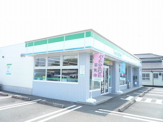 その他　ファミリーマート（その他）まで900m