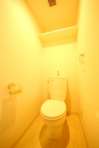 トイレ　上部に棚