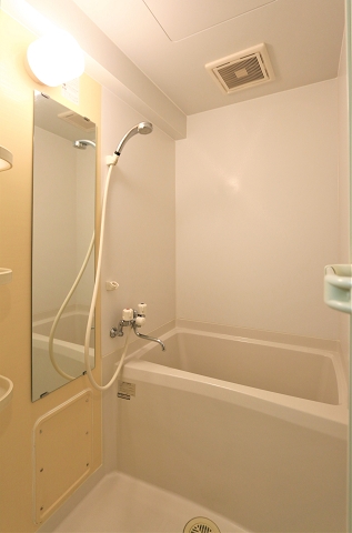 バス・シャワールーム　清潔感あるバスルームで一日の疲れを癒してください