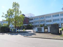 中学校　栗東市立栗東中学校（中学校）まで2182m