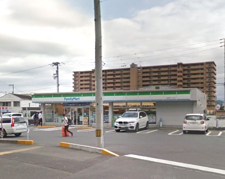 コンビニ　ファミリーマート（コンビニ）まで453m