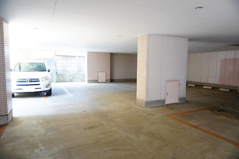 駐車場　敷地内駐車場（空き要確認）