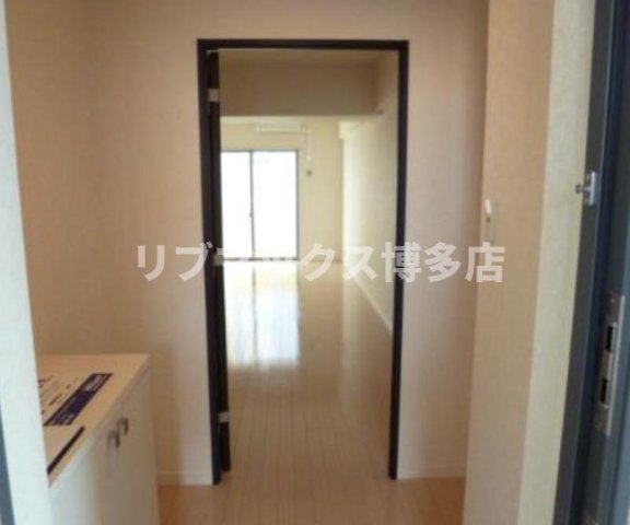 玄関　※別号室参考写真※