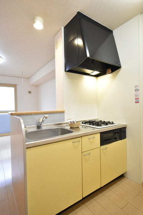 キッチン　人気の対面キッチンはコンロとグリル付きで購入の必要なし♪