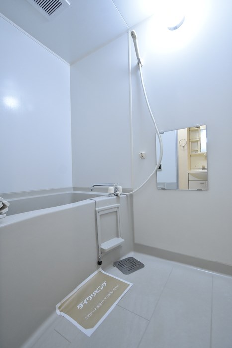 バス・シャワールーム　追い焚き機能付きお風呂でくつろげます♪