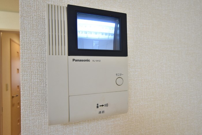 セキュリティ　モニター付きインターホンで来客者の確認ができ安心♪