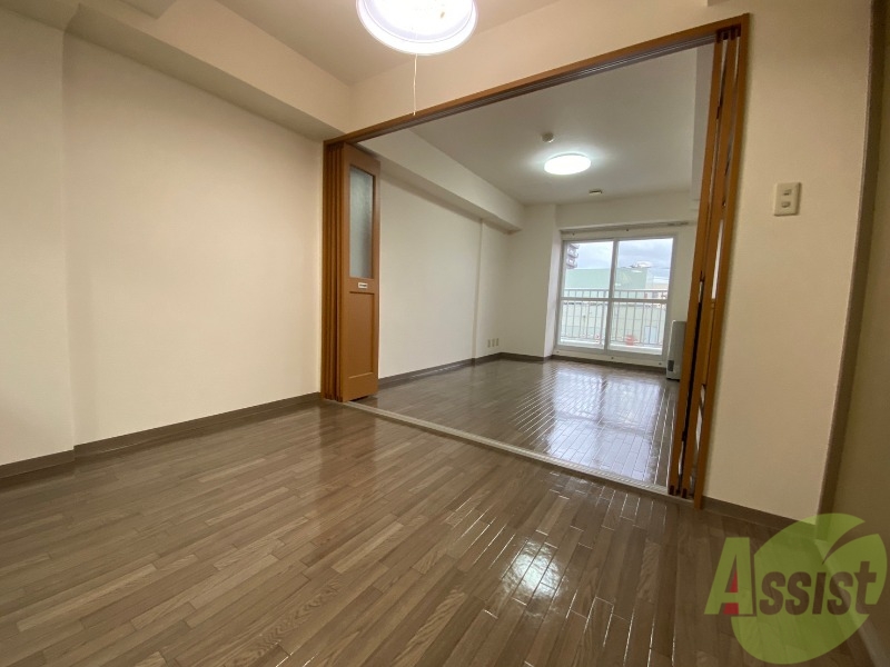 居室・リビング　フローリングと壁のカラーが明るい雰囲気ですね！