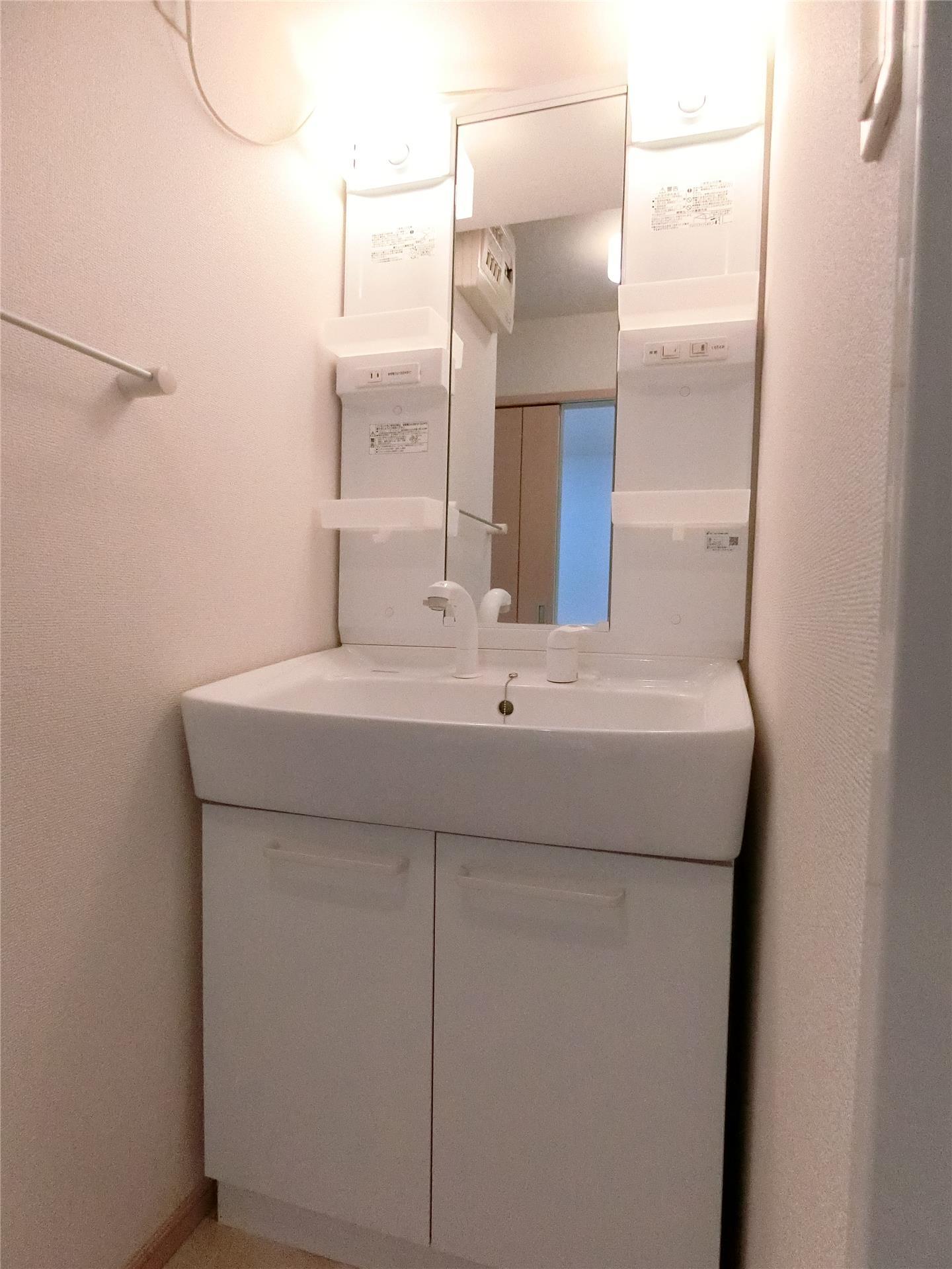 洗面設備　幅広で水はねしにくいシャンプードレッサー♪