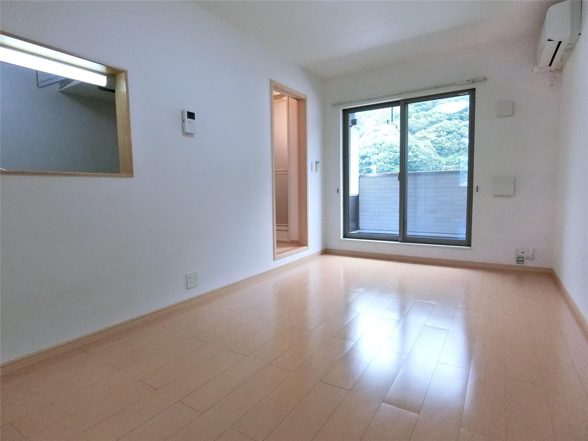 居室・リビング　エアコン・照明付きのリビング12.2帖♪