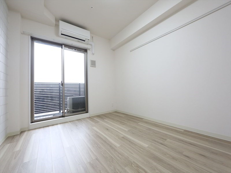 バルコニー　洋室7.2帖　エアコン完備　クローゼット付　バルコニー