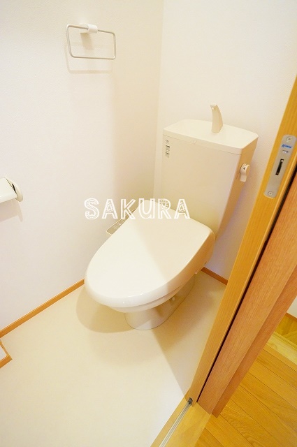 トイレ　落ち着いた色調のトイレです♪