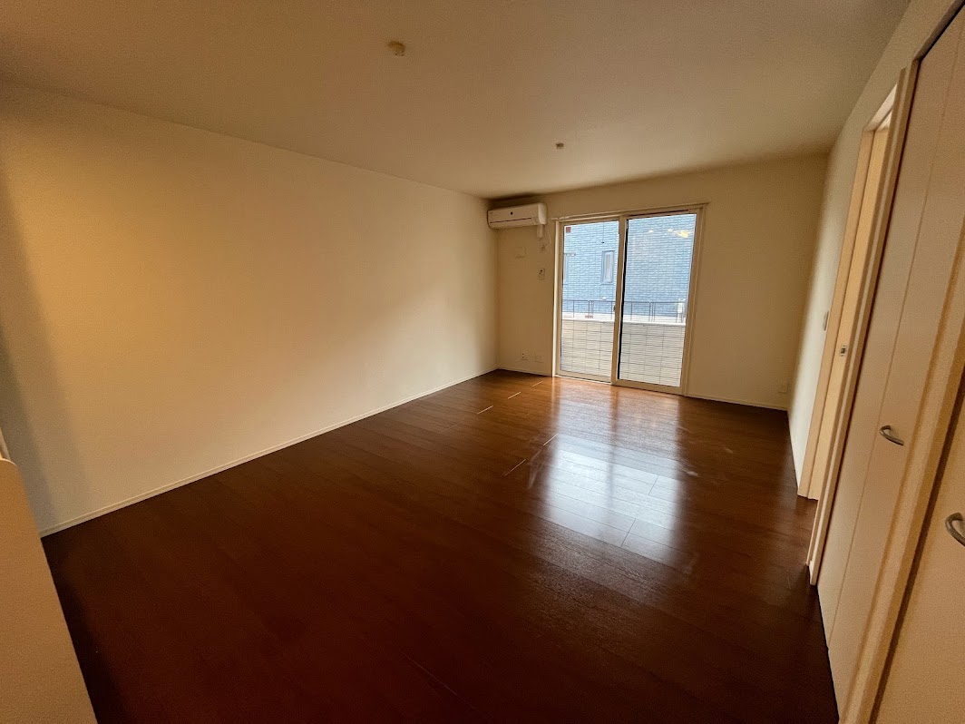 居室・リビング　※同建物の別のお部屋の写真です。