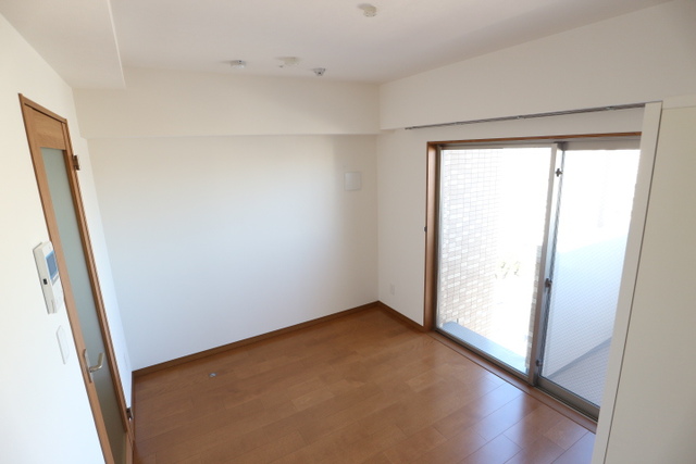 居室・リビング　※写真は他号室です