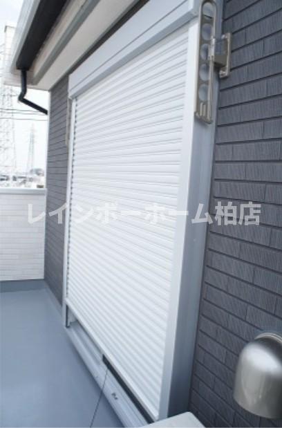 バルコニー　防犯シャッターがあります