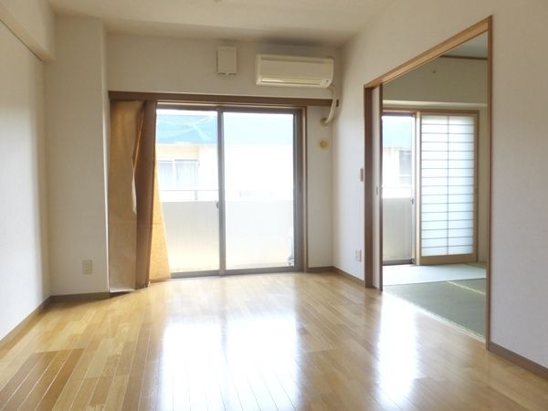 居室・リビング　※別部屋参考写真です