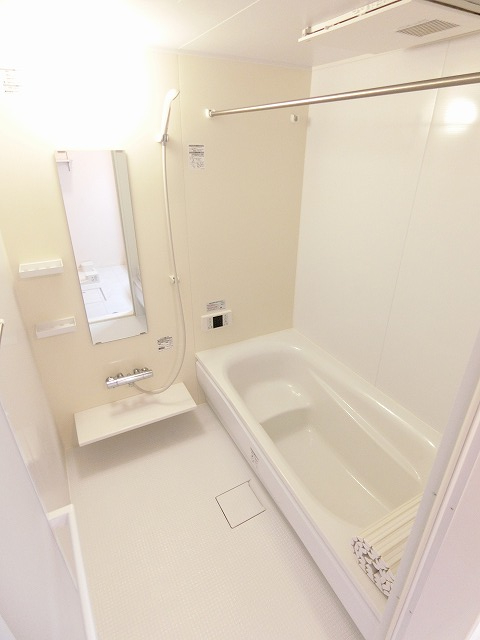 バス・シャワールーム　追い焚き機能・浴室暖房乾燥機付きバスルーム♪雨の日のお洗濯に