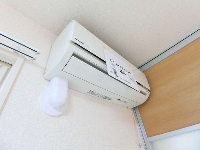 その他設備　リビングダイニングキッチンには暑い夏や寒い冬に大活躍のエアコ