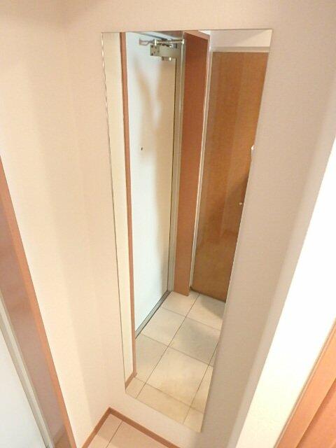 玄関　嬉しい姿見鏡付！