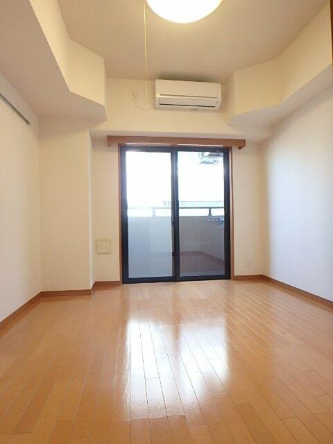 居室・リビング　明るい洋室/照明付！