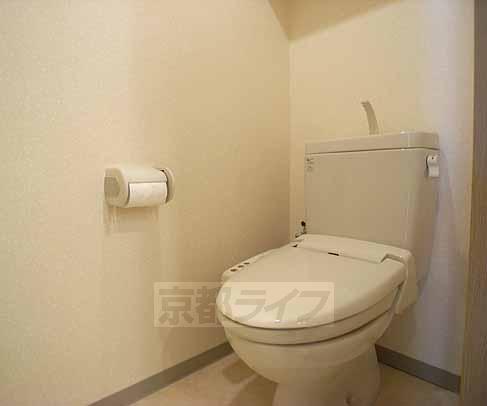 トイレ　温水洗浄便座付きトイレ