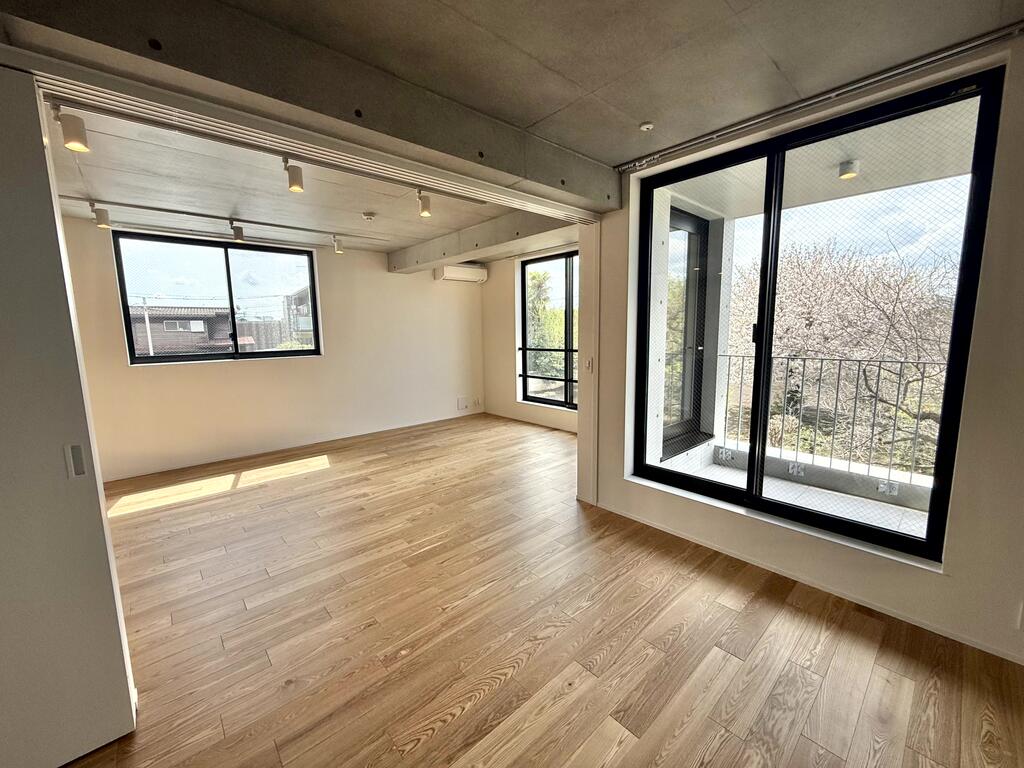 居室・リビング　Wi－Fi 無料、エアコン２台、Low-Eガラス、収納充実！