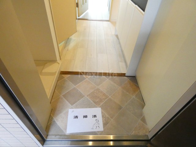 玄関　ルイーネ調布