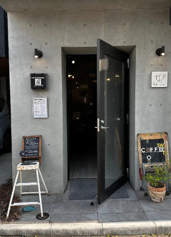 飲食店　CAFE IKANIKA PRIVE(カフェ イカニカ プリ（飲食店）まで386m