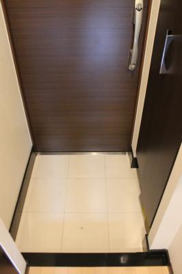 玄関　家具家電付きセットアップ賃貸。