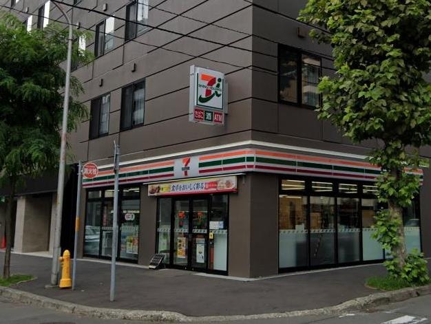 コンビニ　セブンイレブン南5条店（コンビニ）まで166m