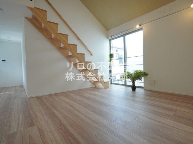 居室・リビング　リビングでゆったりくつろげる憩いの空間♪