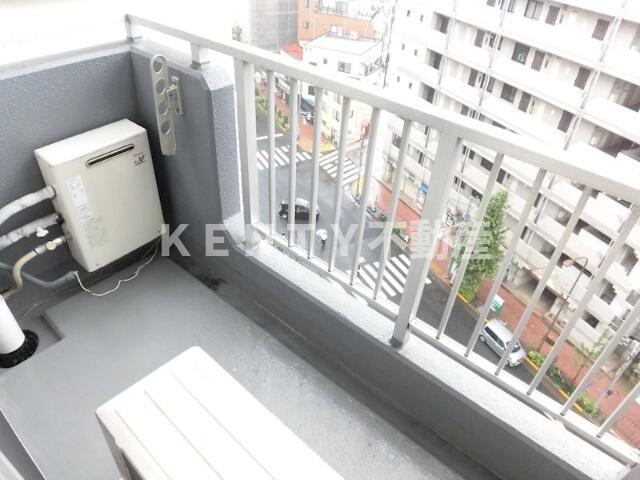 バルコニー　バルコニーからの眺めを楽しみながら食事をしませんか