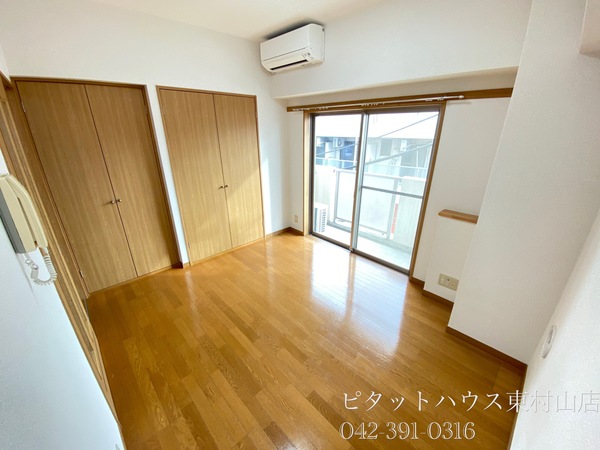 居室・リビング　■明るい居室