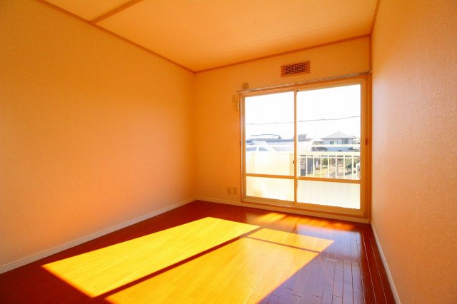 居室・リビング　退去前のため、別部屋のお写真です。