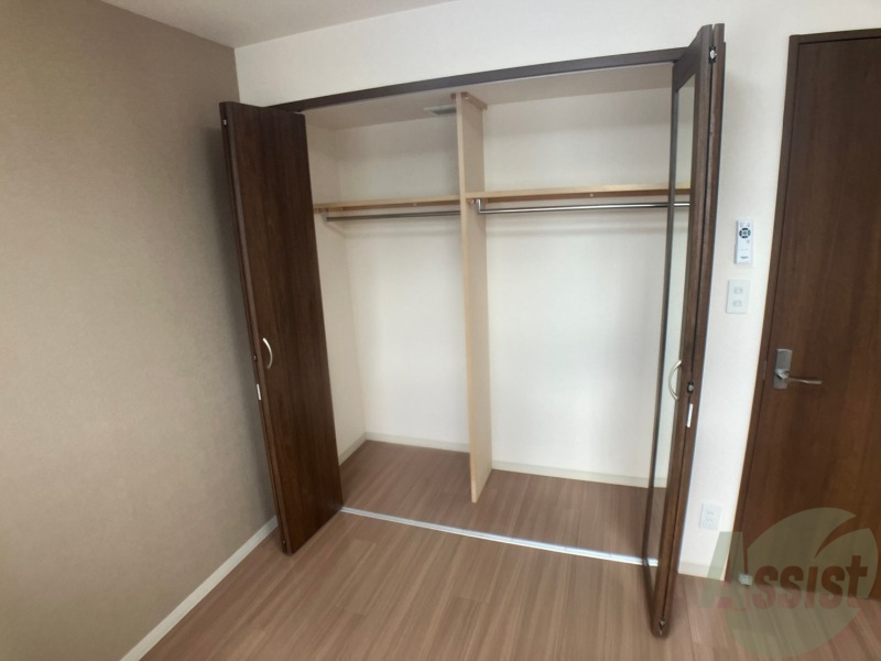 収納　寝室の収納です。部屋がすっきり片付きます。