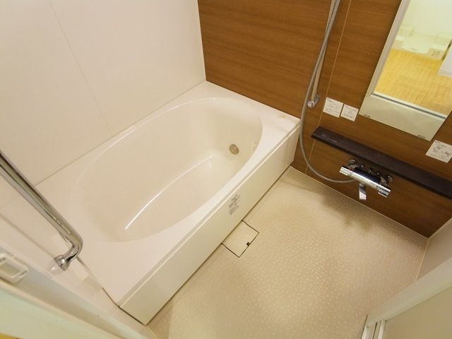 バス・シャワールーム　☆色味の違うタイプもあります☆