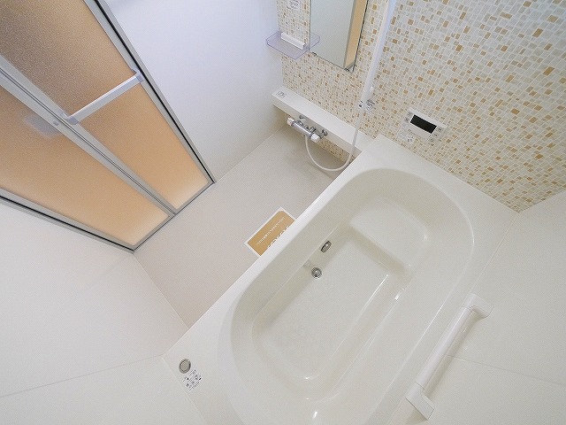 バス・シャワールーム　落ち着いた空間のお風呂です