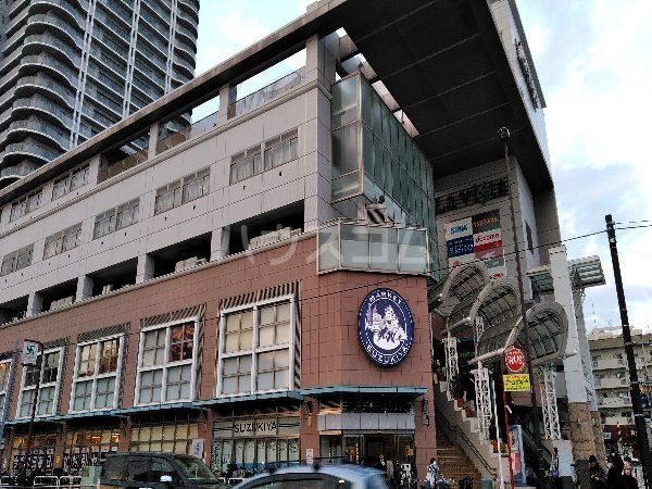 ショッピングセンター　らびすた新杉田（スズキヤ新杉田店他）（ショッピングセンター）まで541m