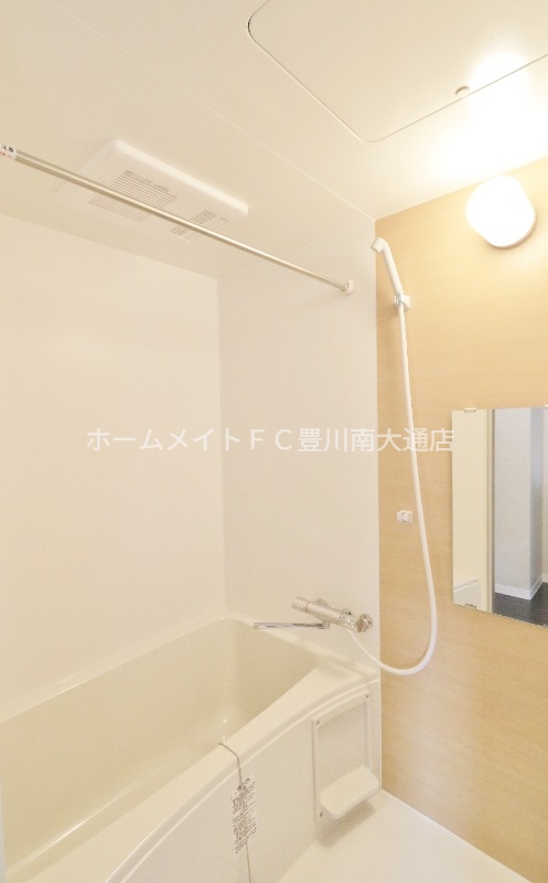 バス・シャワールーム　同型別部屋写真（反転）