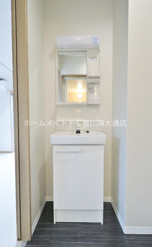 洗面設備　同型別部屋写真（反転）